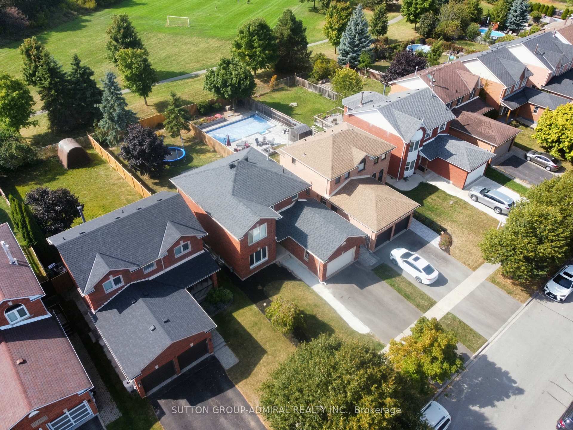 Photo 5 of 96 Golden Meadow Road, Barrie, Innis-Shore — HOMEH