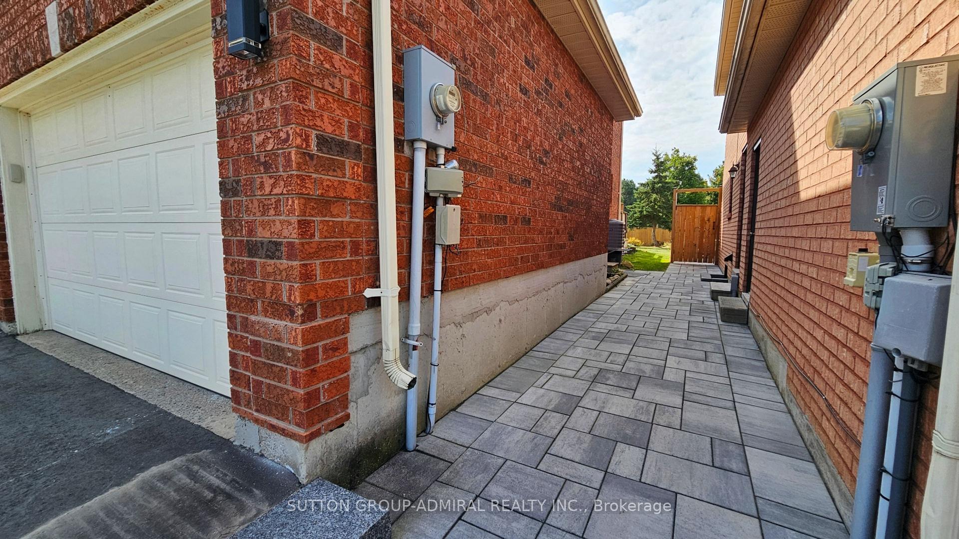 Photo 4 of 96 Golden Meadow Road, Barrie, Innis-Shore — HOMEH