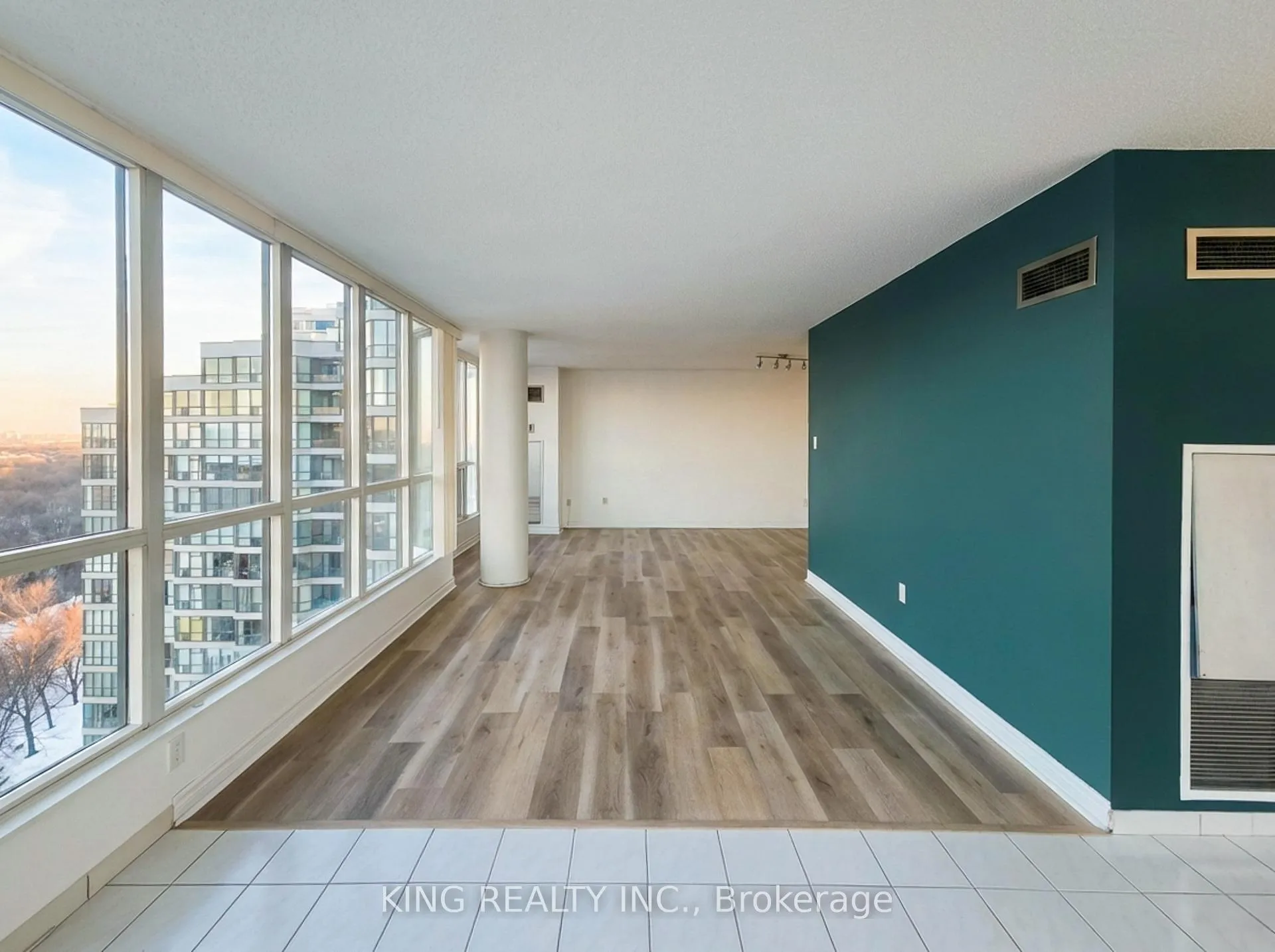 Photo 2 of Unit 1415, 1 Rowntree Road, Etobicoke, Mount Olive-Silverstone-Jamestown — HOMEH