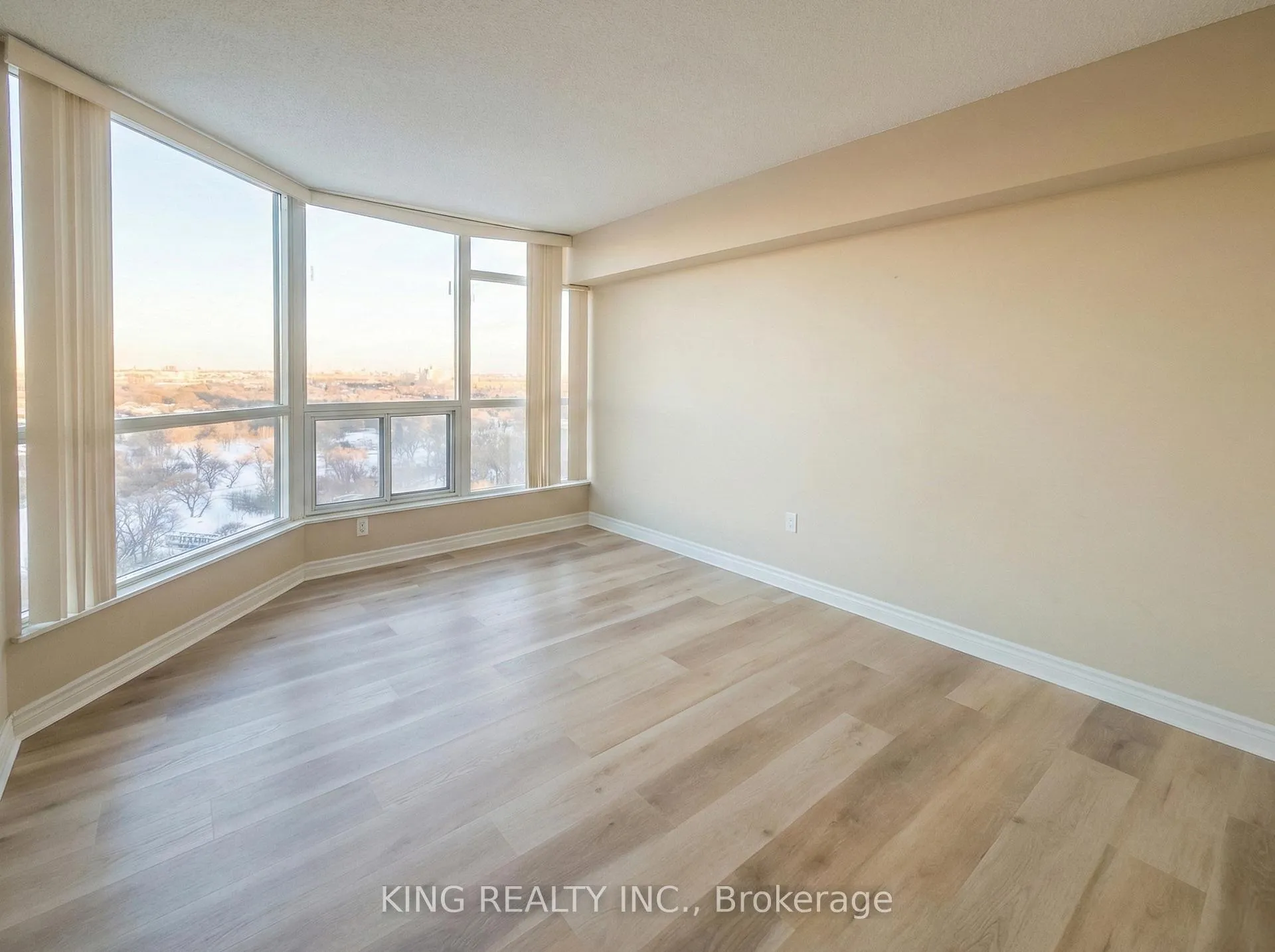 Photo 6 of Unit 1415, 1 Rowntree Road, Etobicoke, Mount Olive-Silverstone-Jamestown — HOMEH