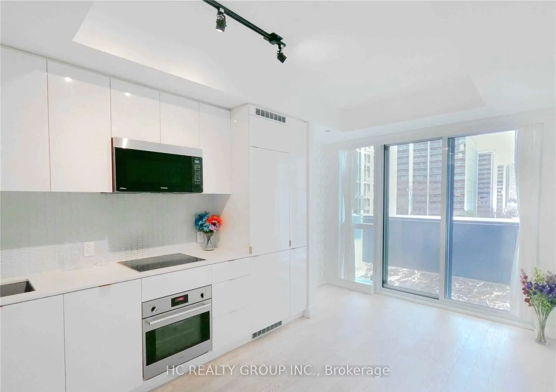 Photo 5 of Unit 502, 7 grenville Street, Toronto, Bay Street Corridor — HOMEH