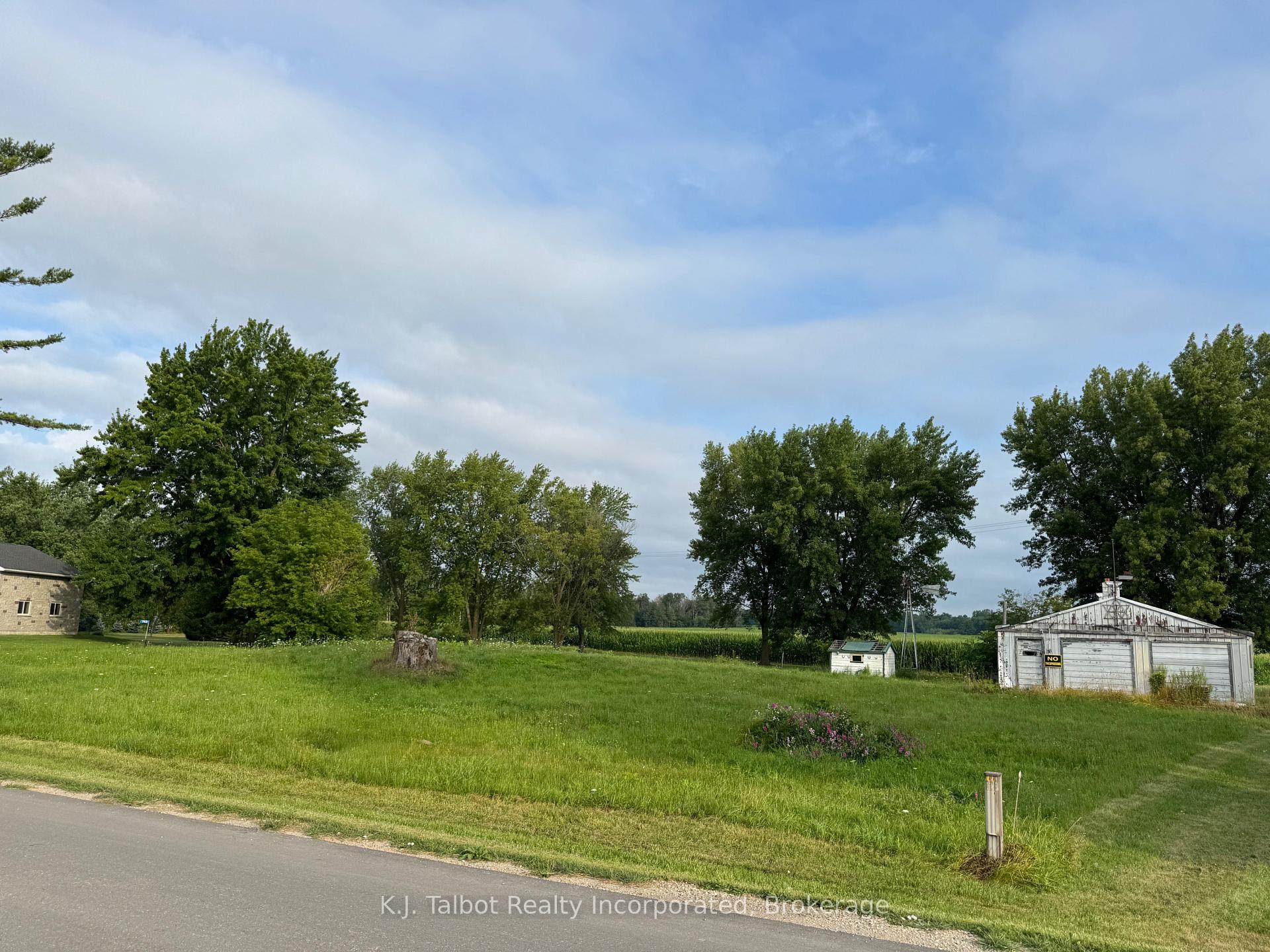 Photo 4 of 742 Josephine Street N, North Huron, Wingham — HOMEH