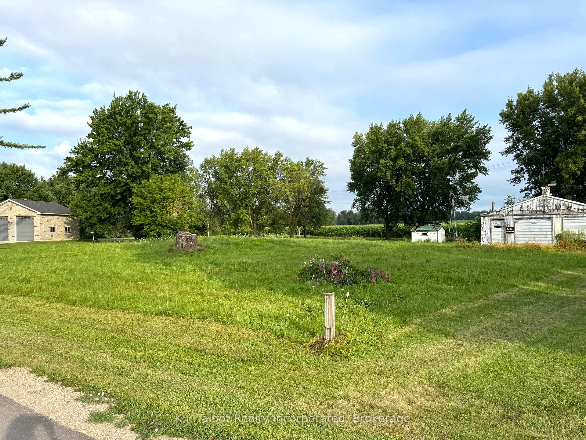 Photo 5 of 742 Josephine Street N, North Huron, Wingham — HOMEH
