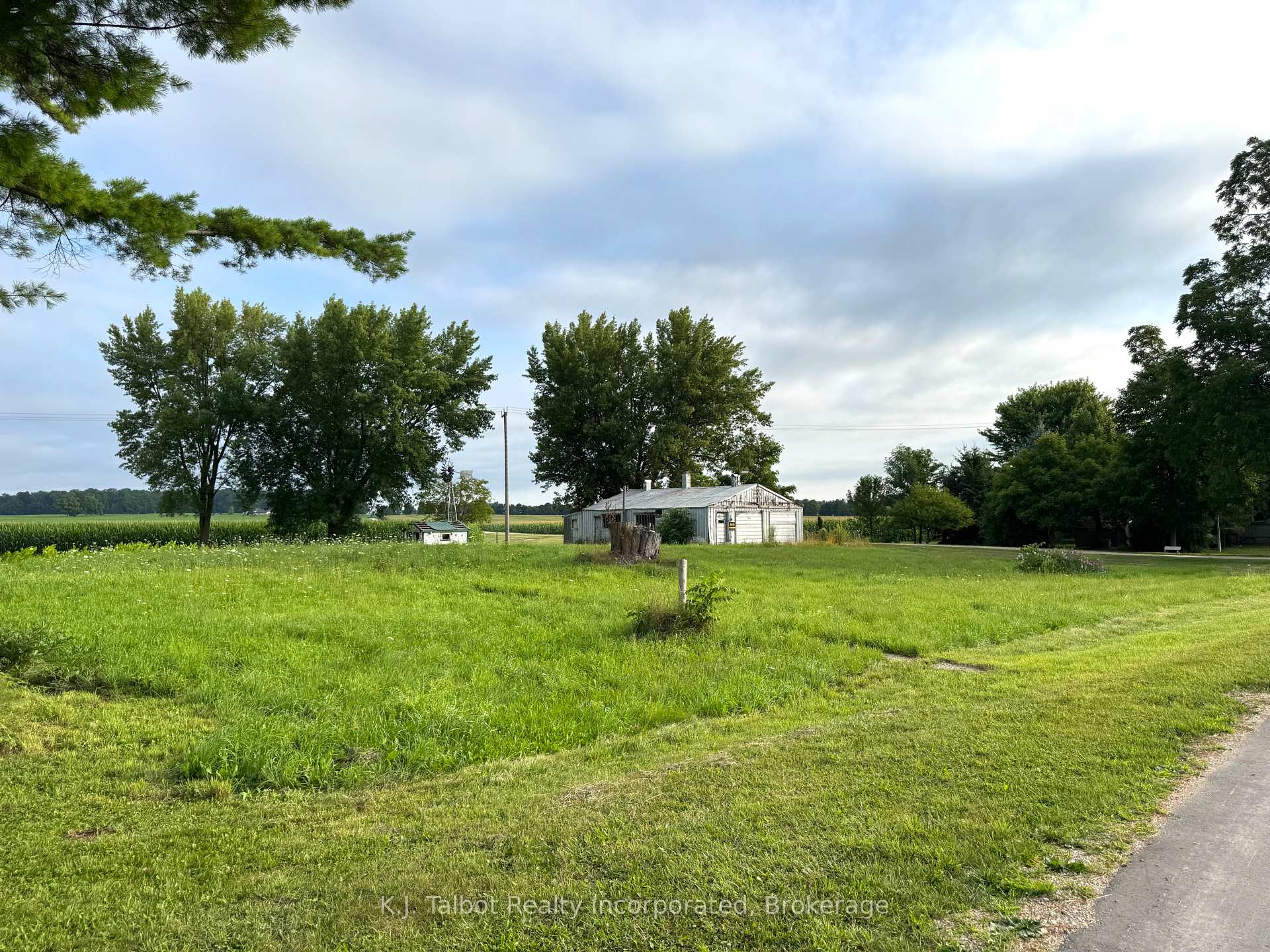 Photo 3 of 742 Josephine Street N, North Huron, Wingham — HOMEH