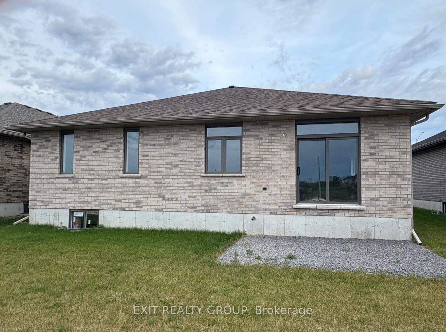 Photo 8 of 29 Sulmon Street, Belleville, Thurlow Ward — HOMEH