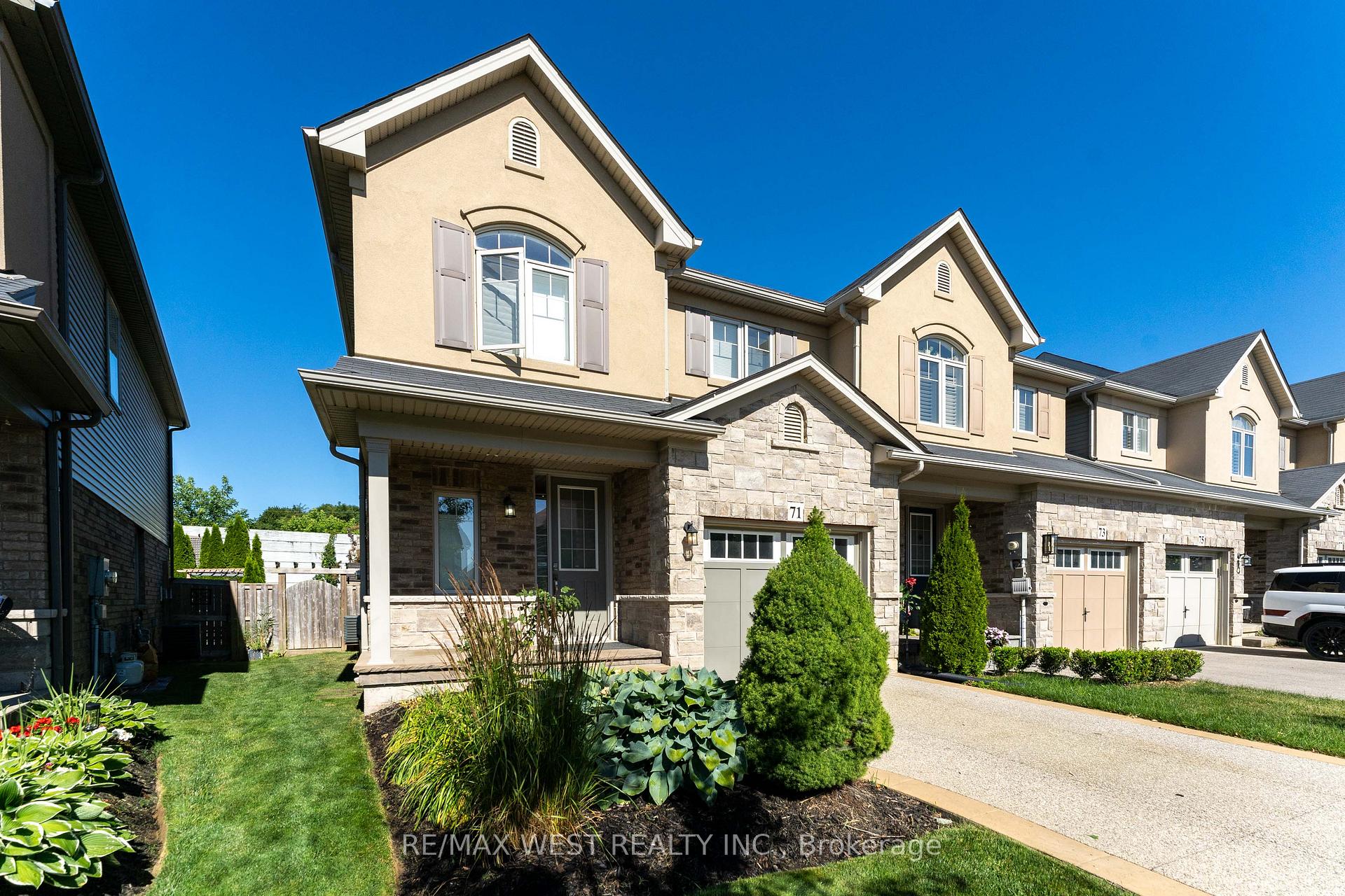 Photo 6 of 71 Sexton Crescent, Hamilton, Ancaster — HOMEH
