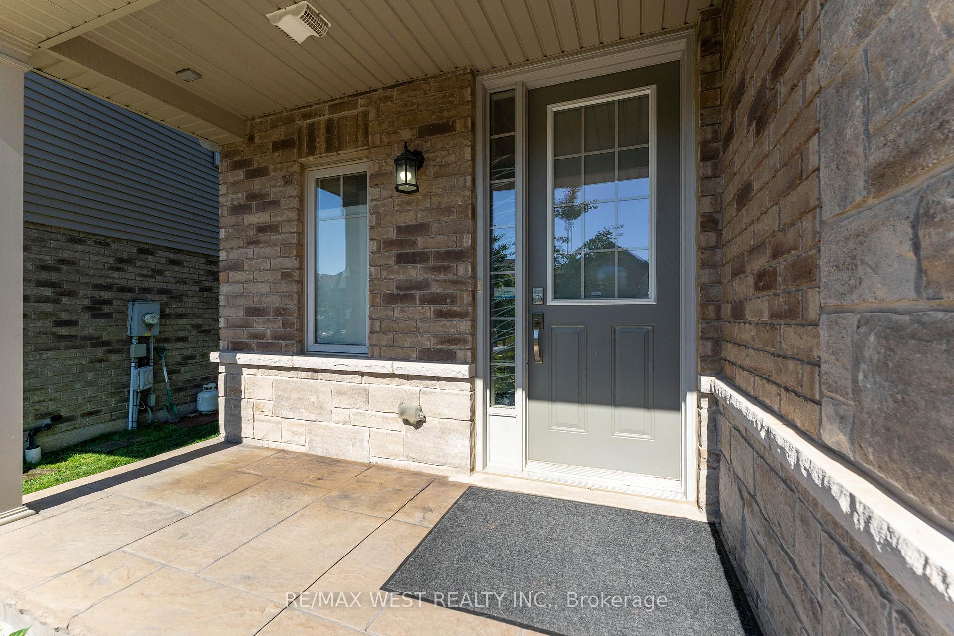 Photo 10 of 71 Sexton Crescent, Hamilton, Ancaster — HOMEH