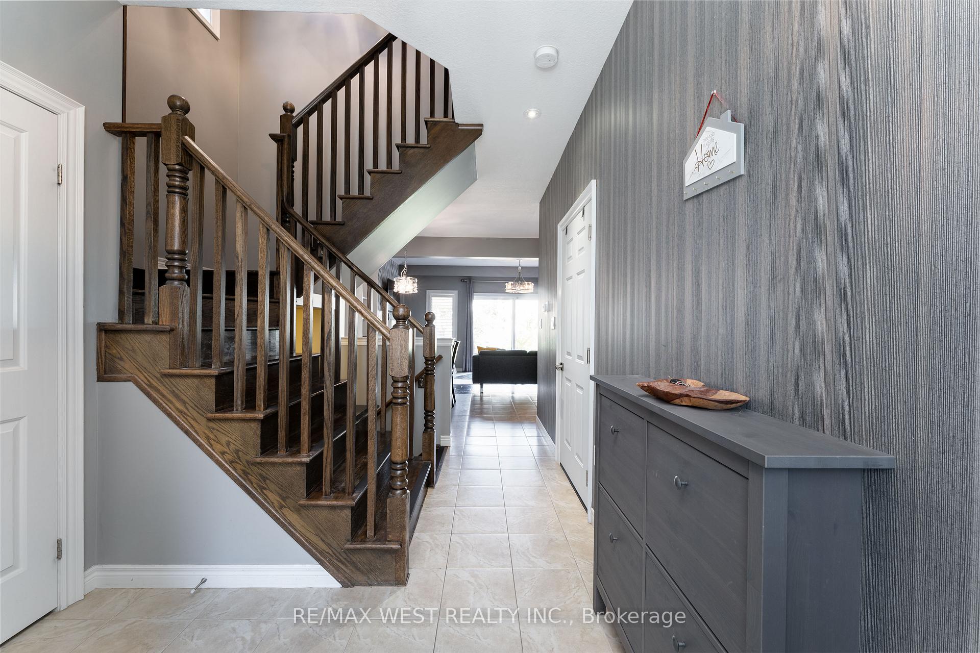 Photo 13 of 71 Sexton Crescent, Hamilton, Ancaster — HOMEH