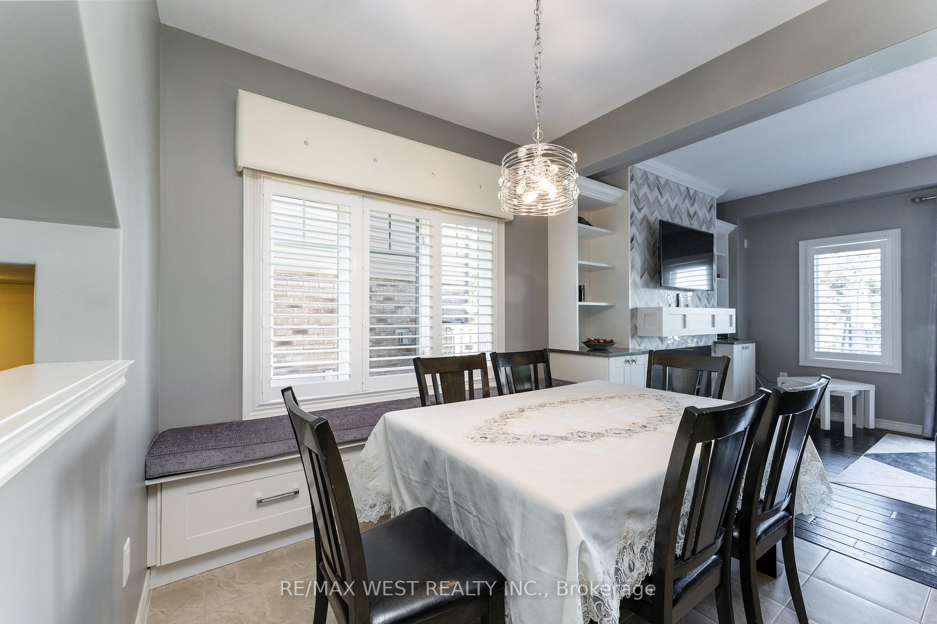 Photo 2 of 71 Sexton Crescent, Hamilton, Ancaster — HOMEH