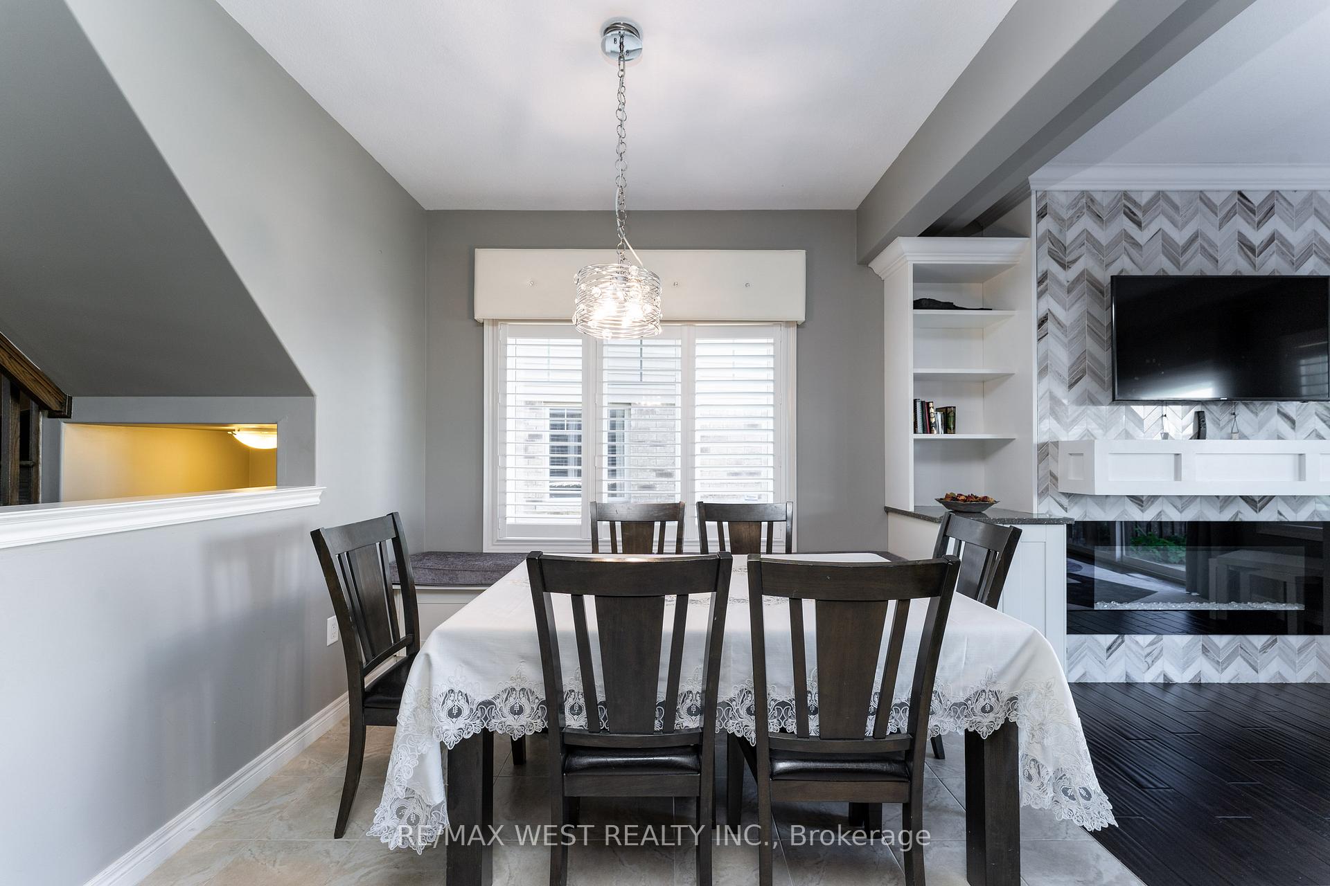 Photo 3 of 71 Sexton Crescent, Hamilton, Ancaster — HOMEH