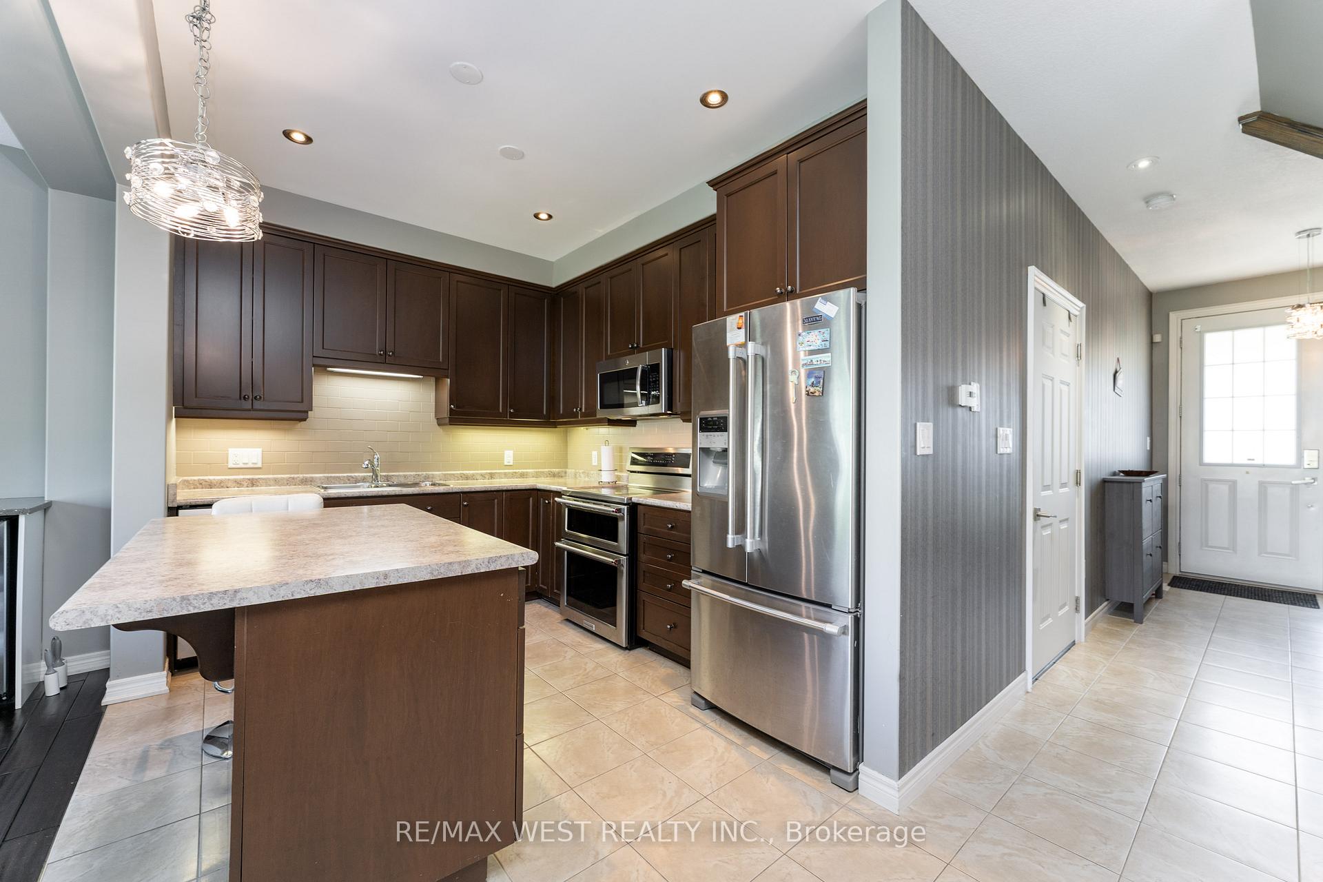 Photo 5 of 71 Sexton Crescent, Hamilton, Ancaster — HOMEH