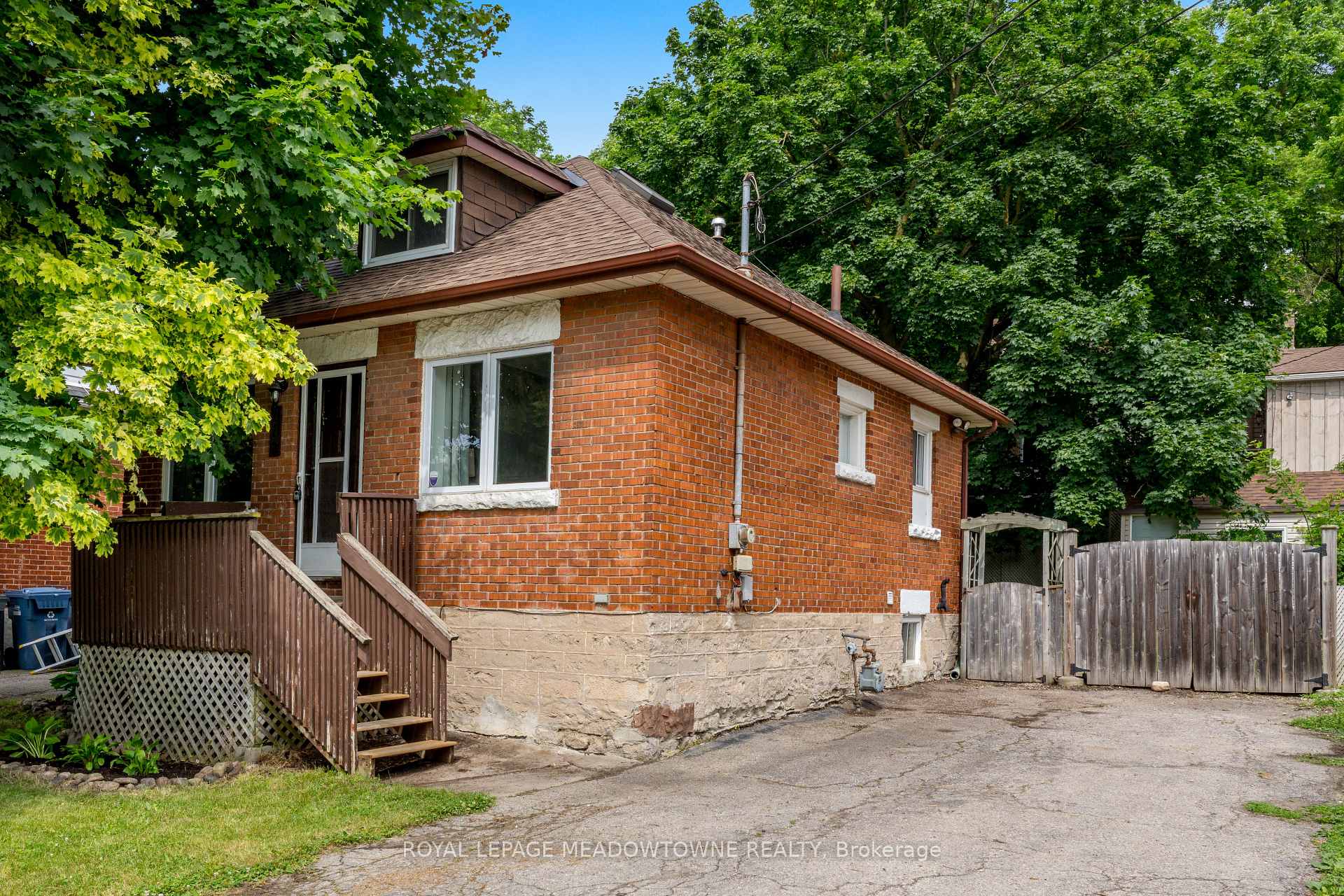Photo 1 of 112 Elizabeth Street, Guelph, St. Patrick's Ward — HOMEH