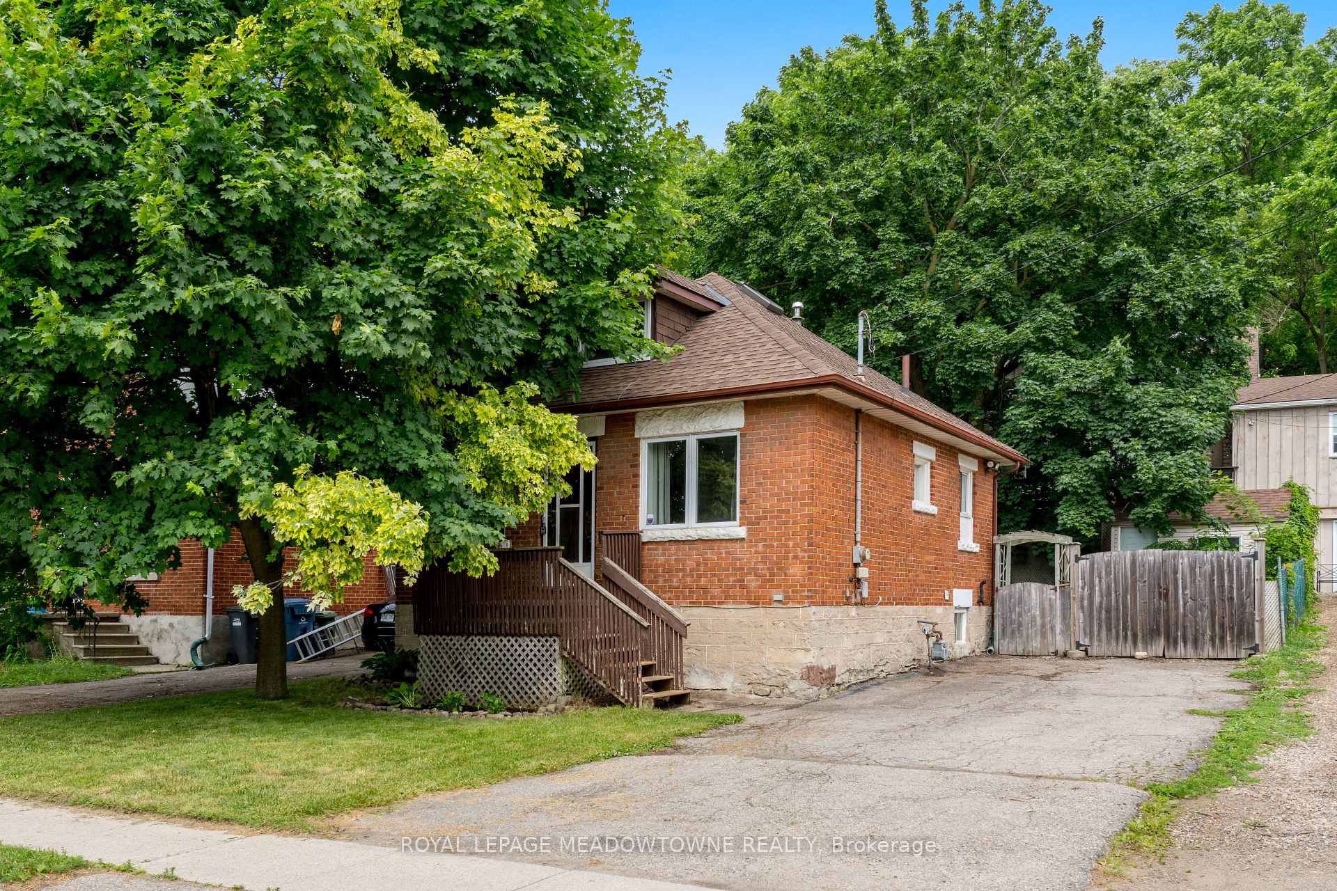 Photo 2 of 112 Elizabeth Street, Guelph, St. Patrick's Ward — HOMEH
