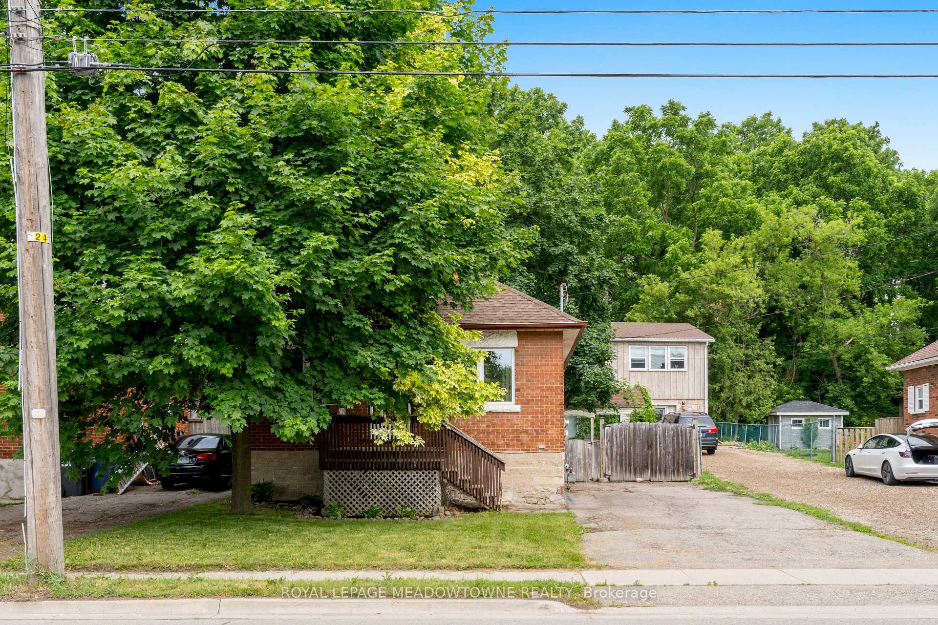 Photo 3 of 112 Elizabeth Street, Guelph, St. Patrick's Ward — HOMEH