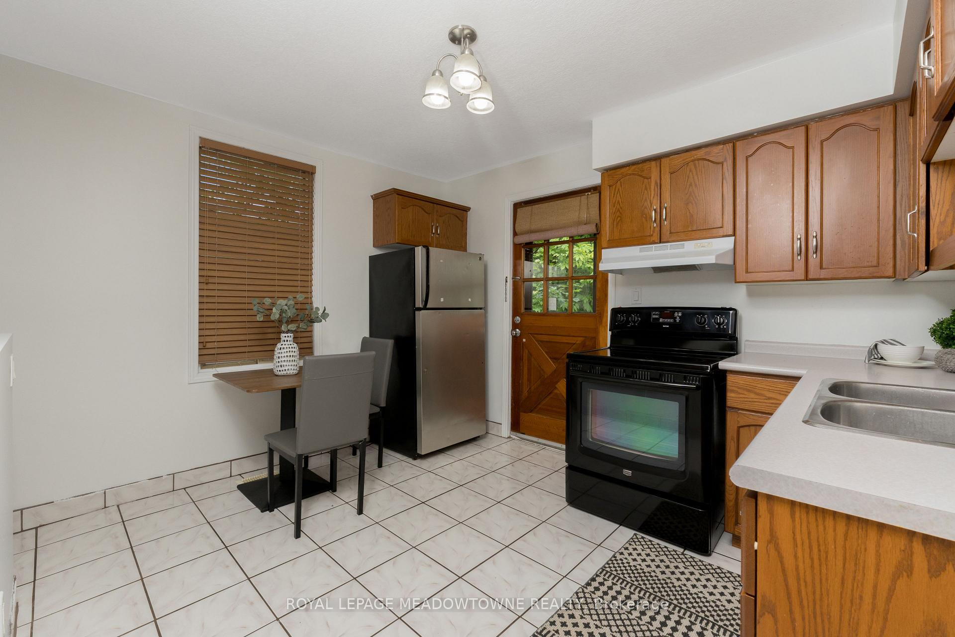 Photo 11 of 112 Elizabeth Street, Guelph, St. Patrick's Ward — HOMEH