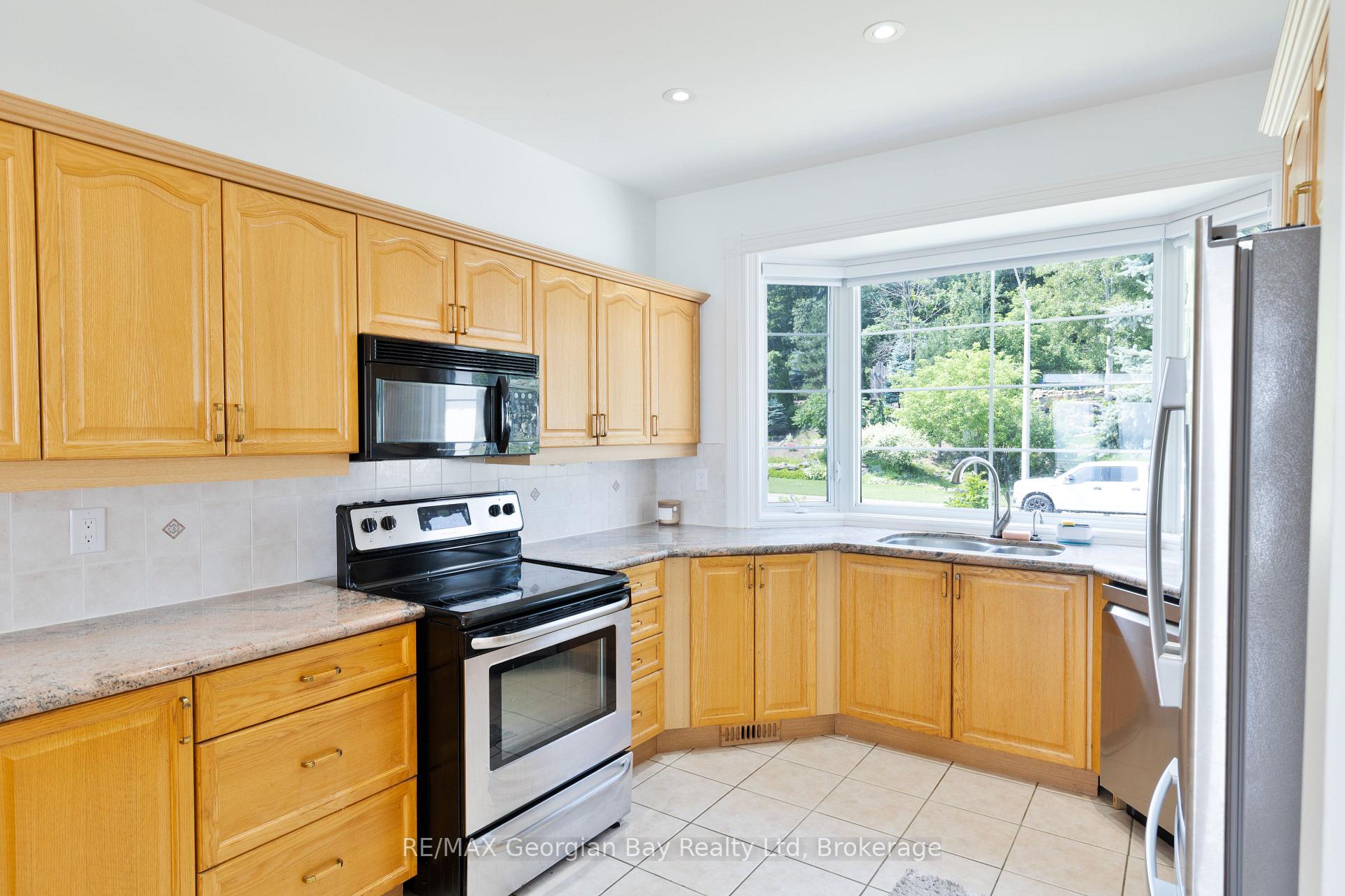 Photo 7 of 369 Aberdeen Boulevard, Midland — HOMEH