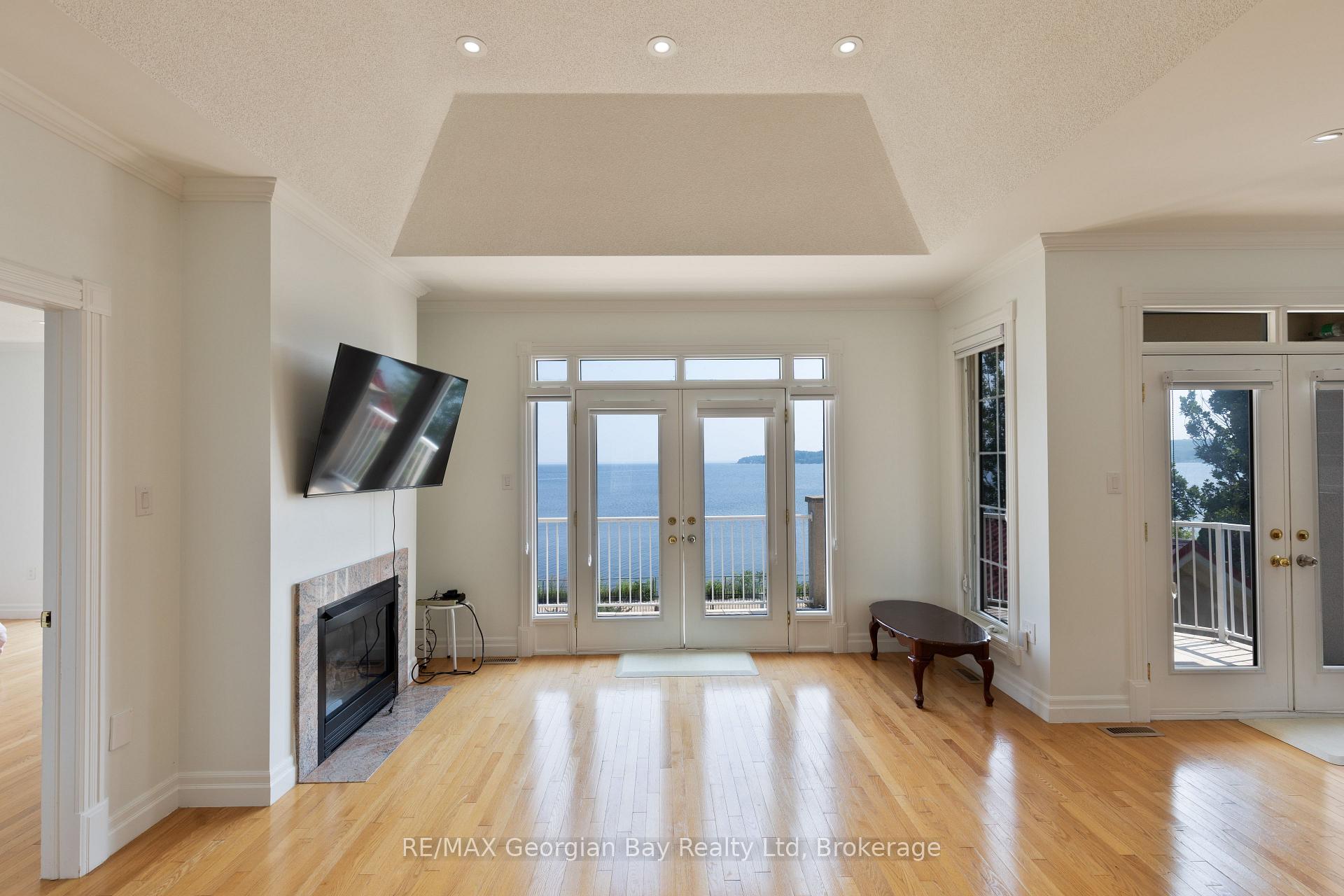 Photo 2 of 369 Aberdeen Boulevard, Midland — HOMEH