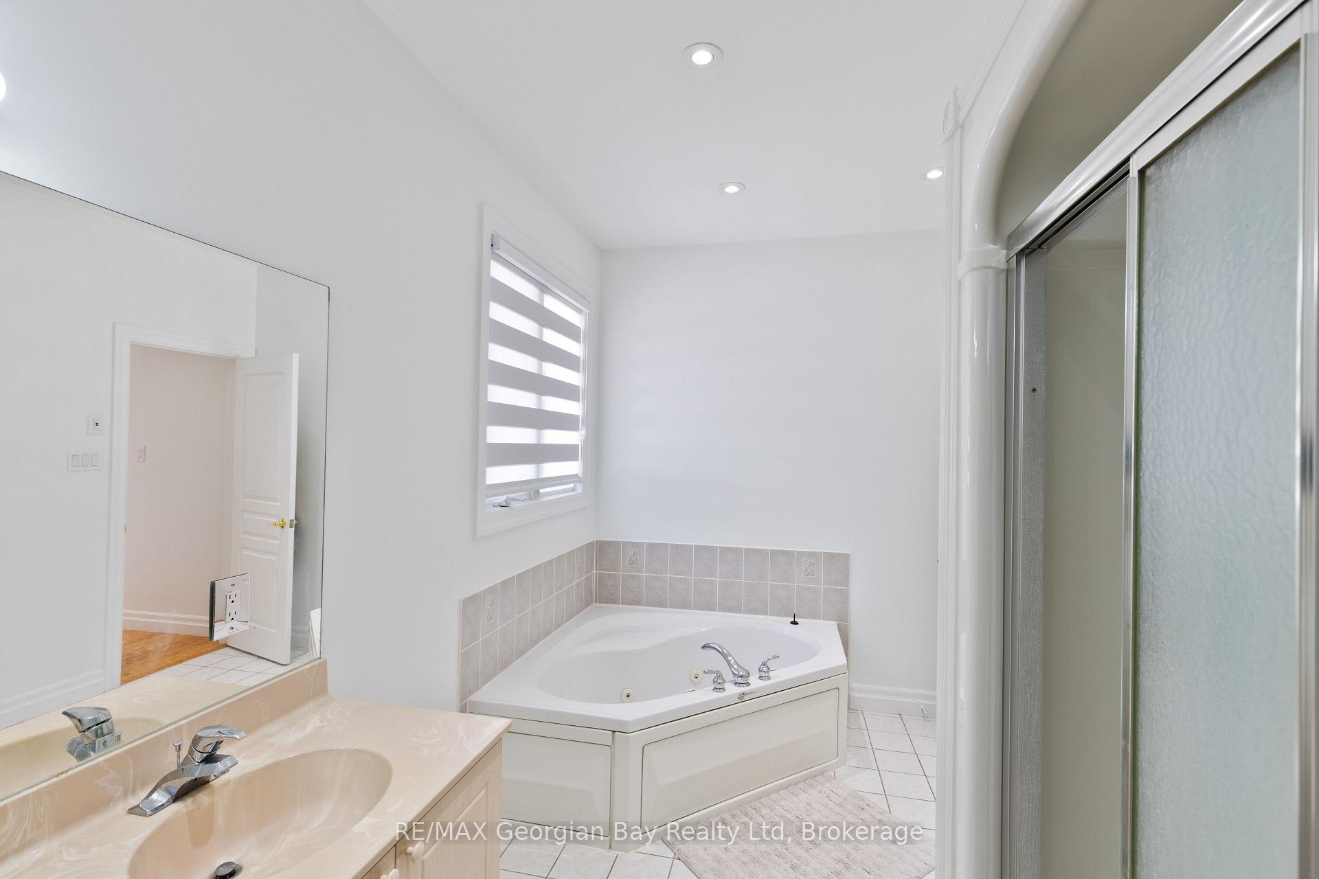 Photo 16 of 369 Aberdeen Boulevard, Midland — HOMEH