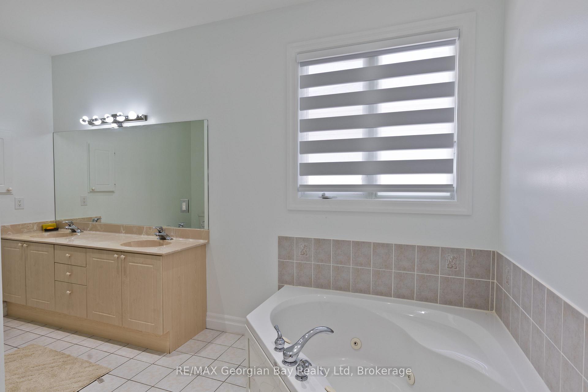 Photo 6 of 369 Aberdeen Boulevard, Midland — HOMEH