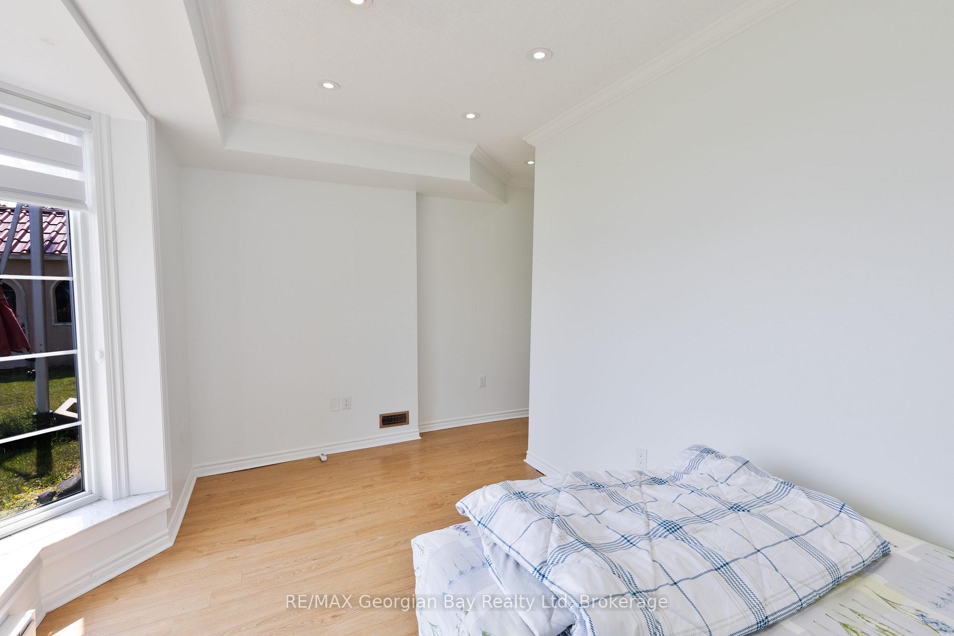 Photo 15 of 369 Aberdeen Boulevard, Midland — HOMEH