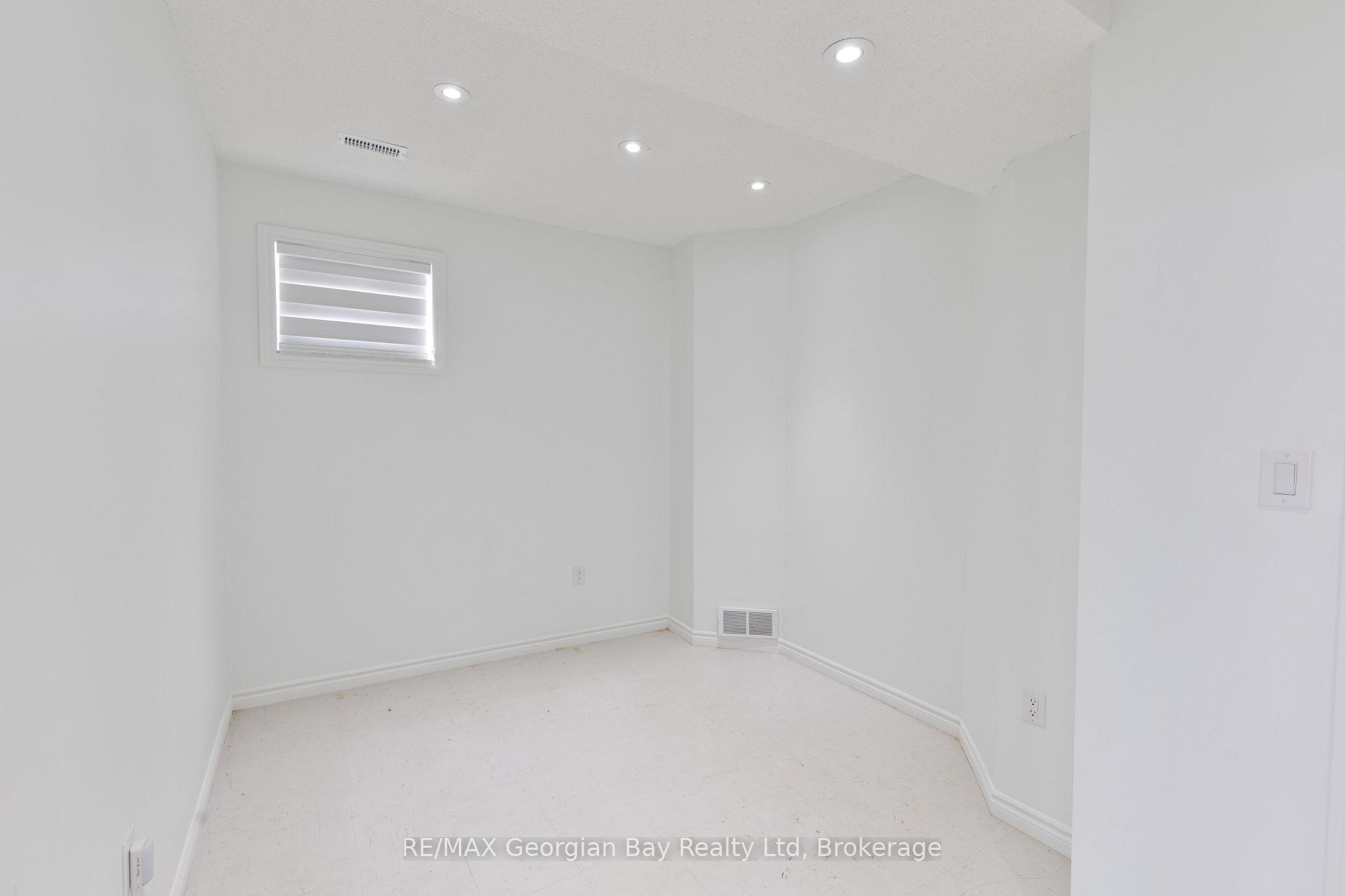 Photo 13 of 369 Aberdeen Boulevard, Midland — HOMEH