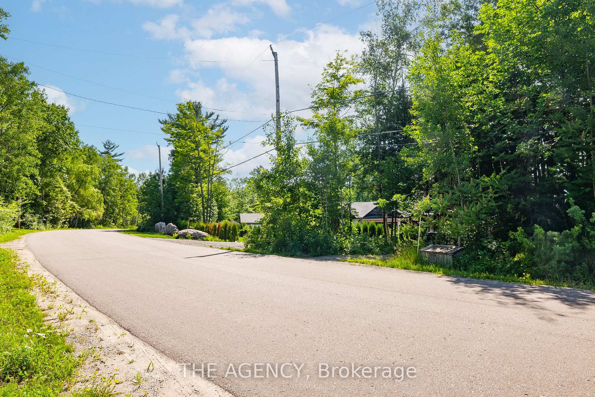 Photo 14 of 466 Silver Birch Drive, Tiny, Rural Tiny — HOMEH