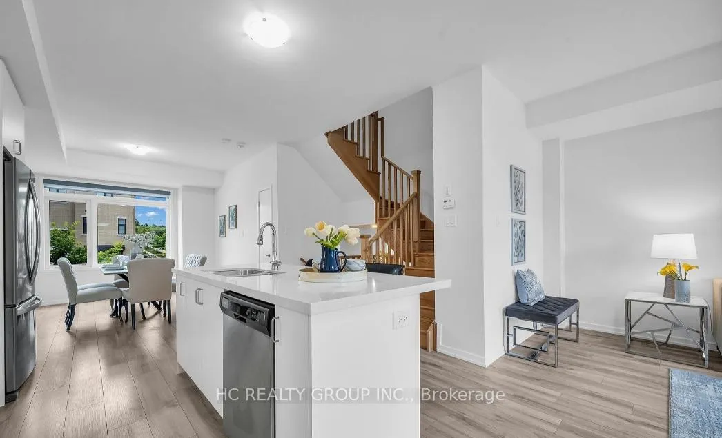 Photo 5 of 97 Crimson Forest Drive, Vaughan, Patterson — HOMEH