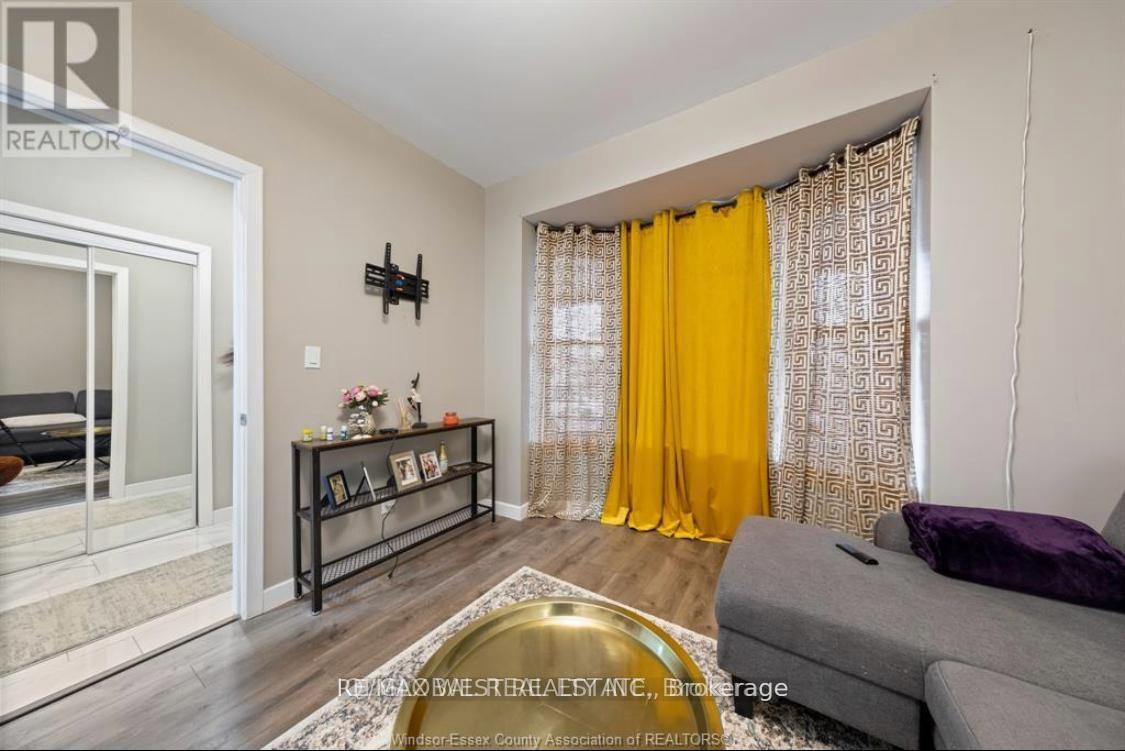 Photo 10 of 919 Pierre Avenue, Windsor — HOMEH