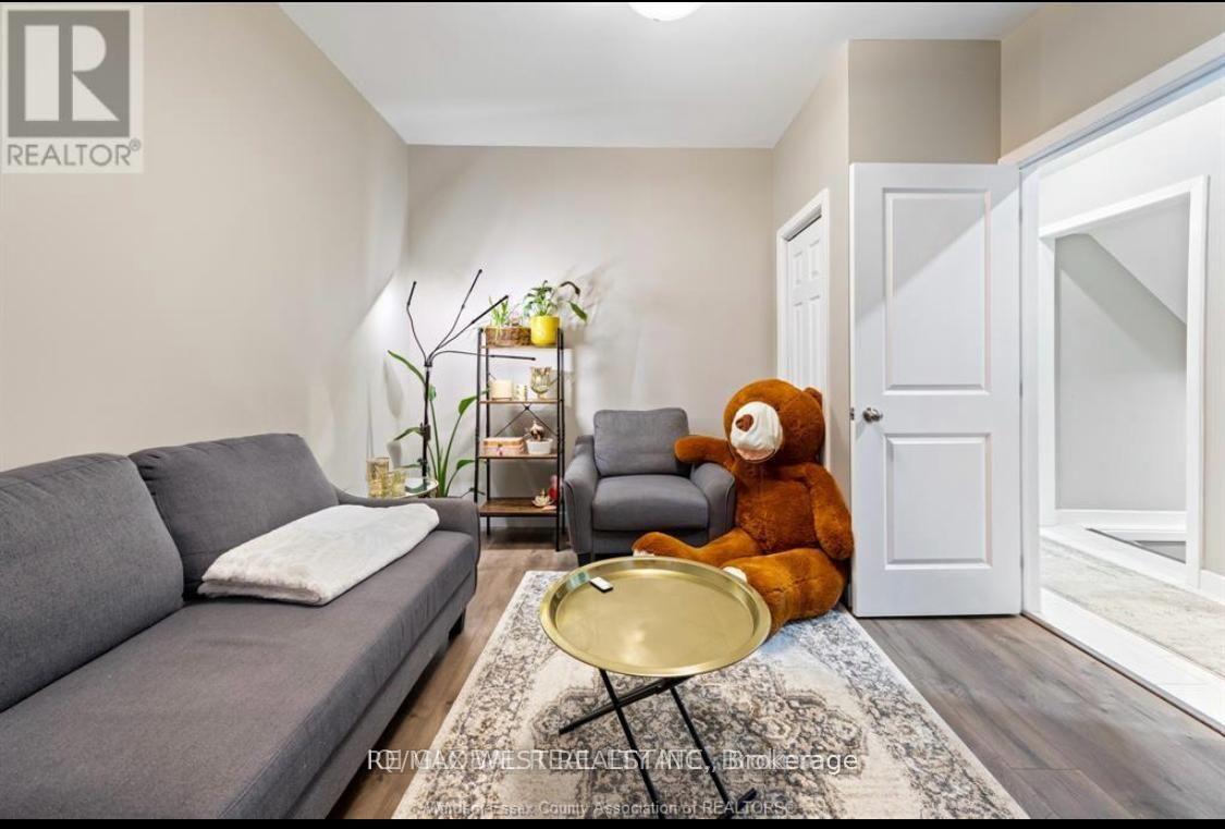 Photo 7 of 919 Pierre Avenue, Windsor — HOMEH
