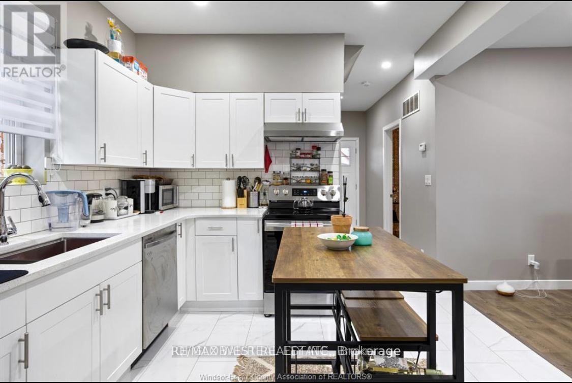 Photo 12 of 919 Pierre Avenue, Windsor — HOMEH