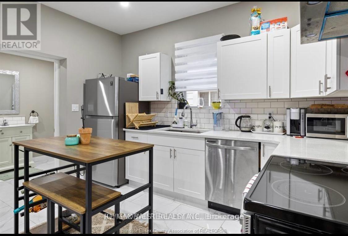 Photo 11 of 919 Pierre Avenue, Windsor — HOMEH