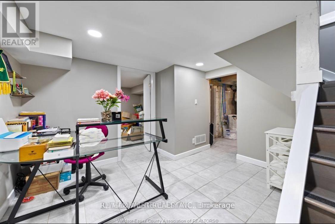 Photo 13 of 919 Pierre Avenue, Windsor — HOMEH