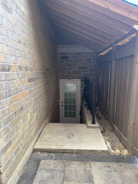 Photo 2 of Unit Bsmt, 19 John Carroll Drive, Brampton, Toronto Gore Rural Estate — HOMEH