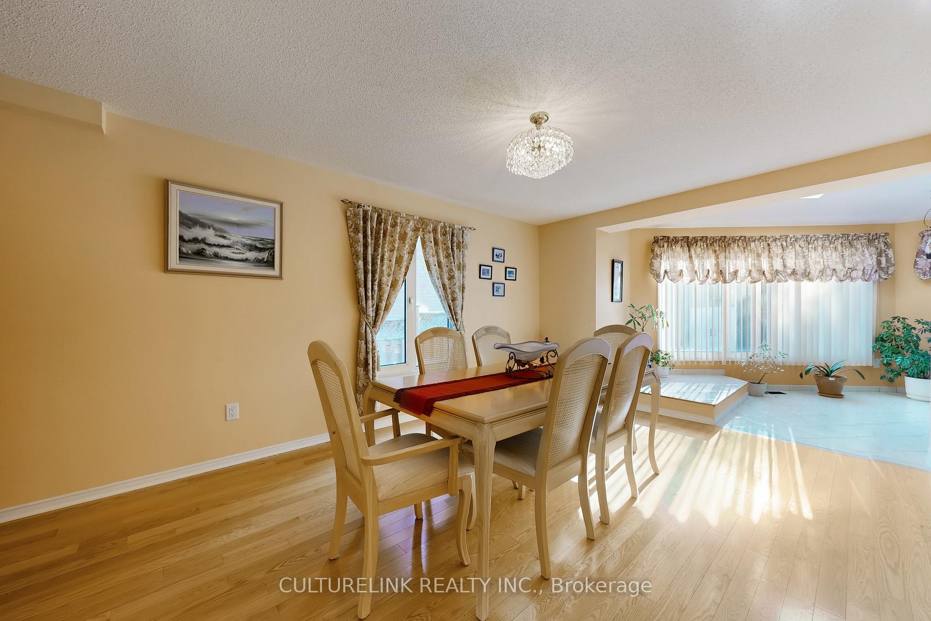 Photo 5 of 94 Coledale Road, Markham, Unionville — HOMEH