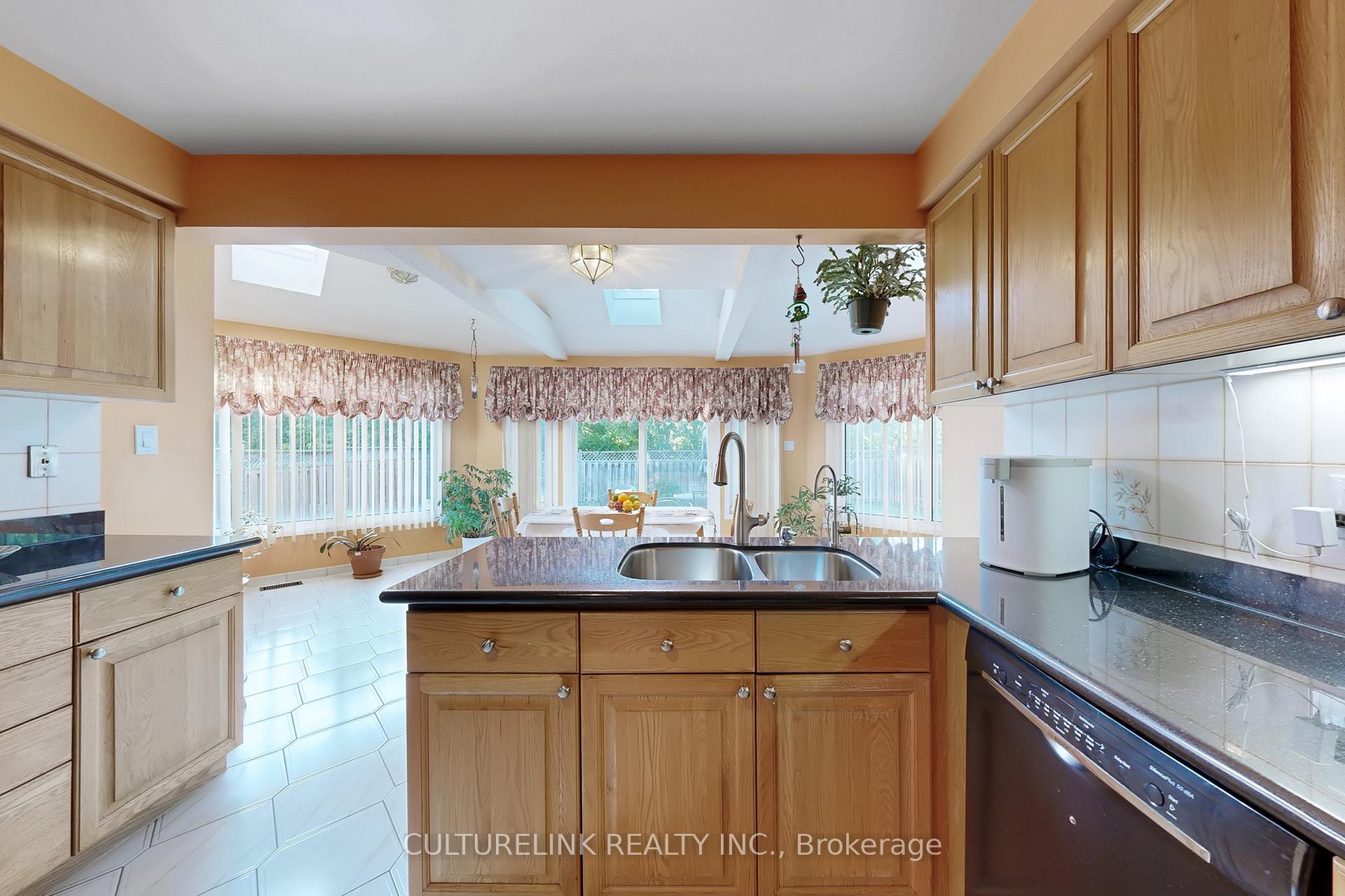 Photo 12 of 94 Coledale Road, Markham, Unionville — HOMEH