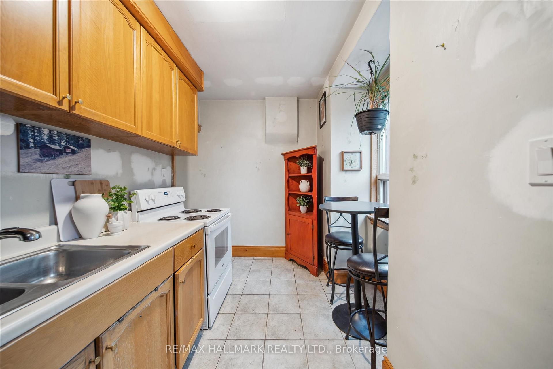 Photo 18 of 510 Northcliffe Boulevard, Toronto, Oakwood Village — HOMEH