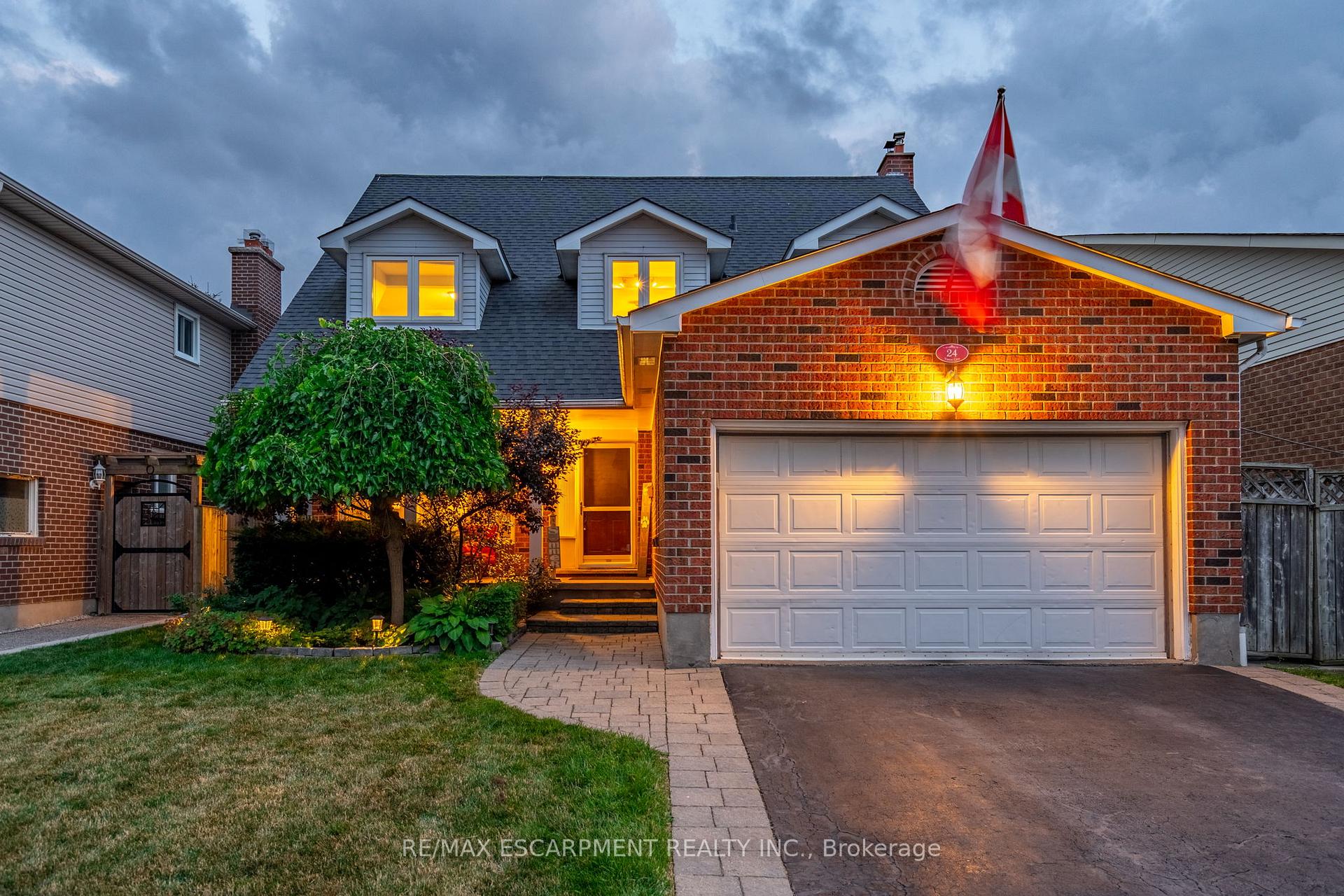 Photo 1 of 24 Vance Crescent, Hamilton, Waterdown — HOMEH