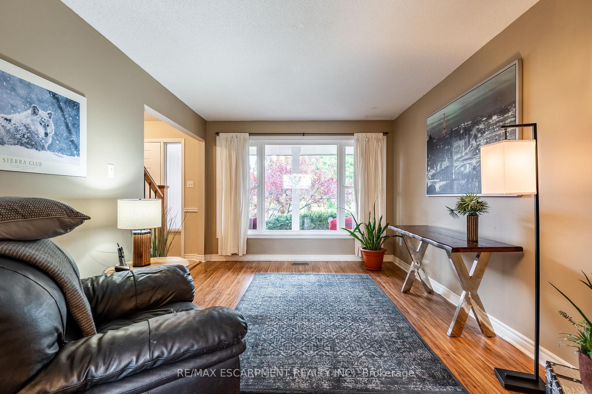 Photo 12 of 24 Vance Crescent, Hamilton, Waterdown — HOMEH