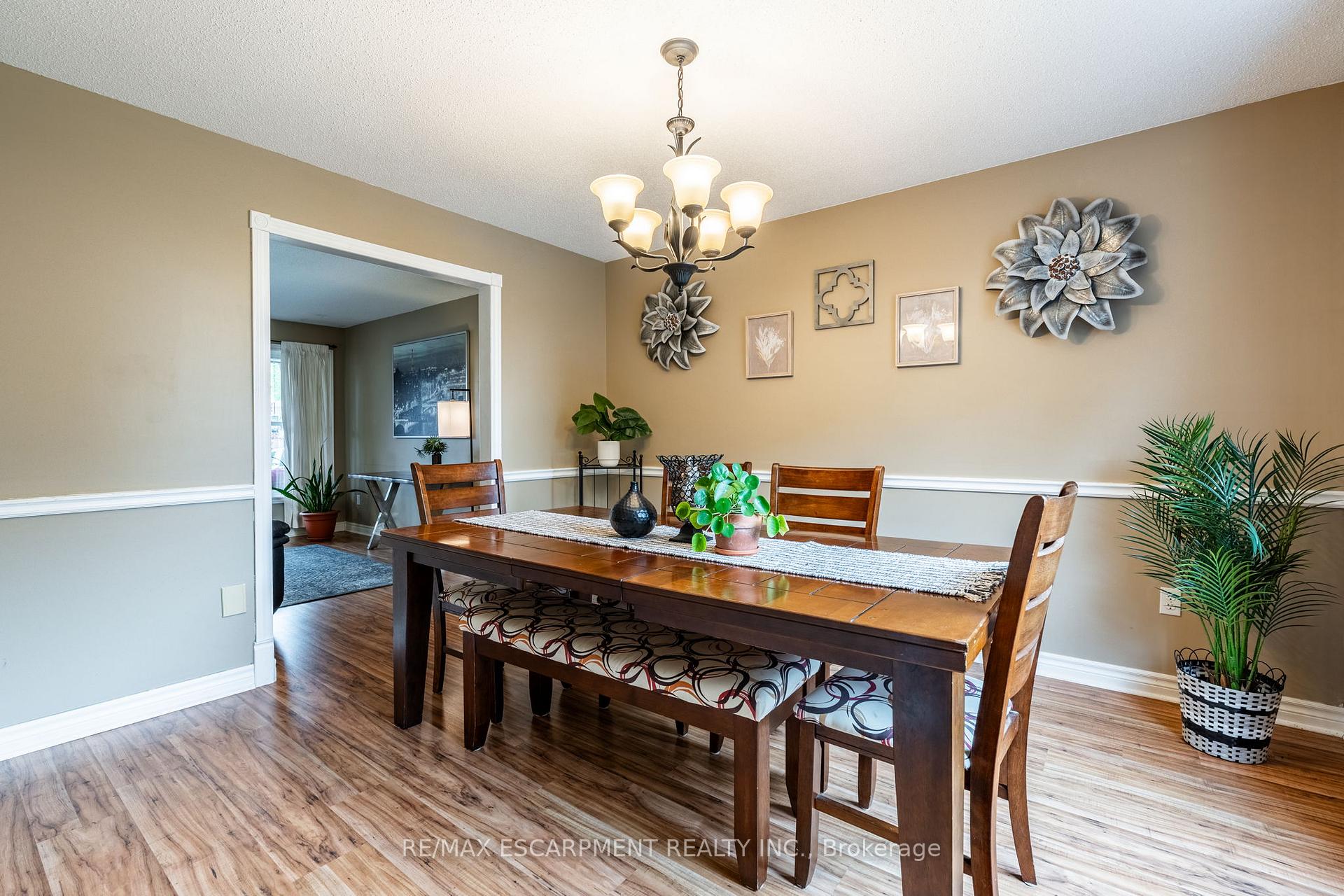 Photo 23 of 24 Vance Crescent, Hamilton, Waterdown — HOMEH
