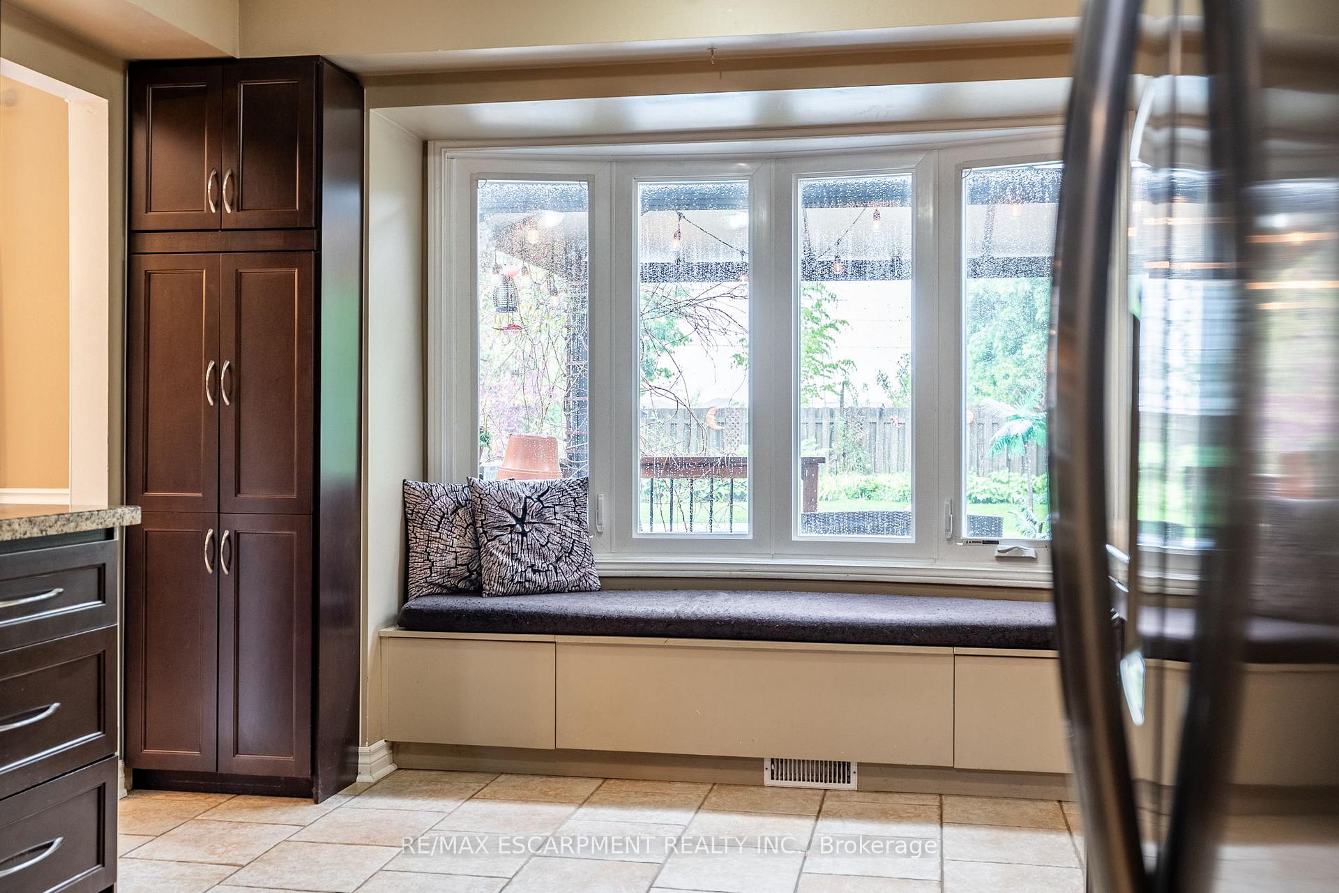 Photo 14 of 24 Vance Crescent, Hamilton, Waterdown — HOMEH