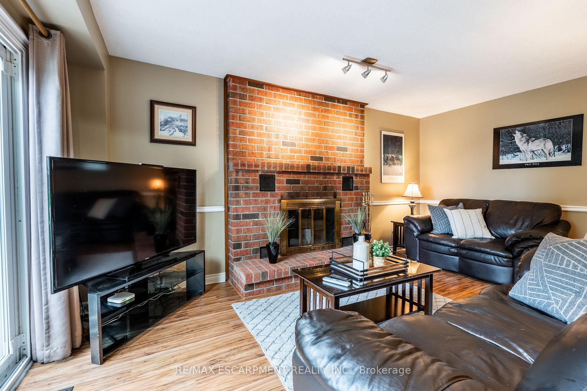 Photo 5 of 24 Vance Crescent, Hamilton, Waterdown — HOMEH