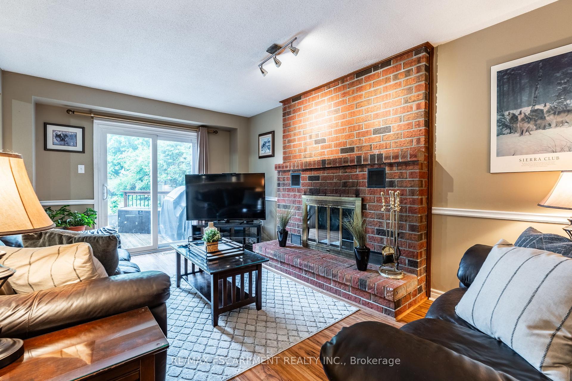 Photo 8 of 24 Vance Crescent, Hamilton, Waterdown — HOMEH
