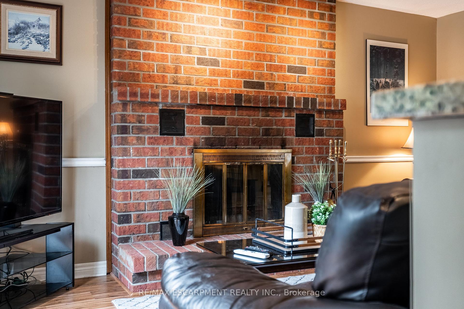 Photo 22 of 24 Vance Crescent, Hamilton, Waterdown — HOMEH