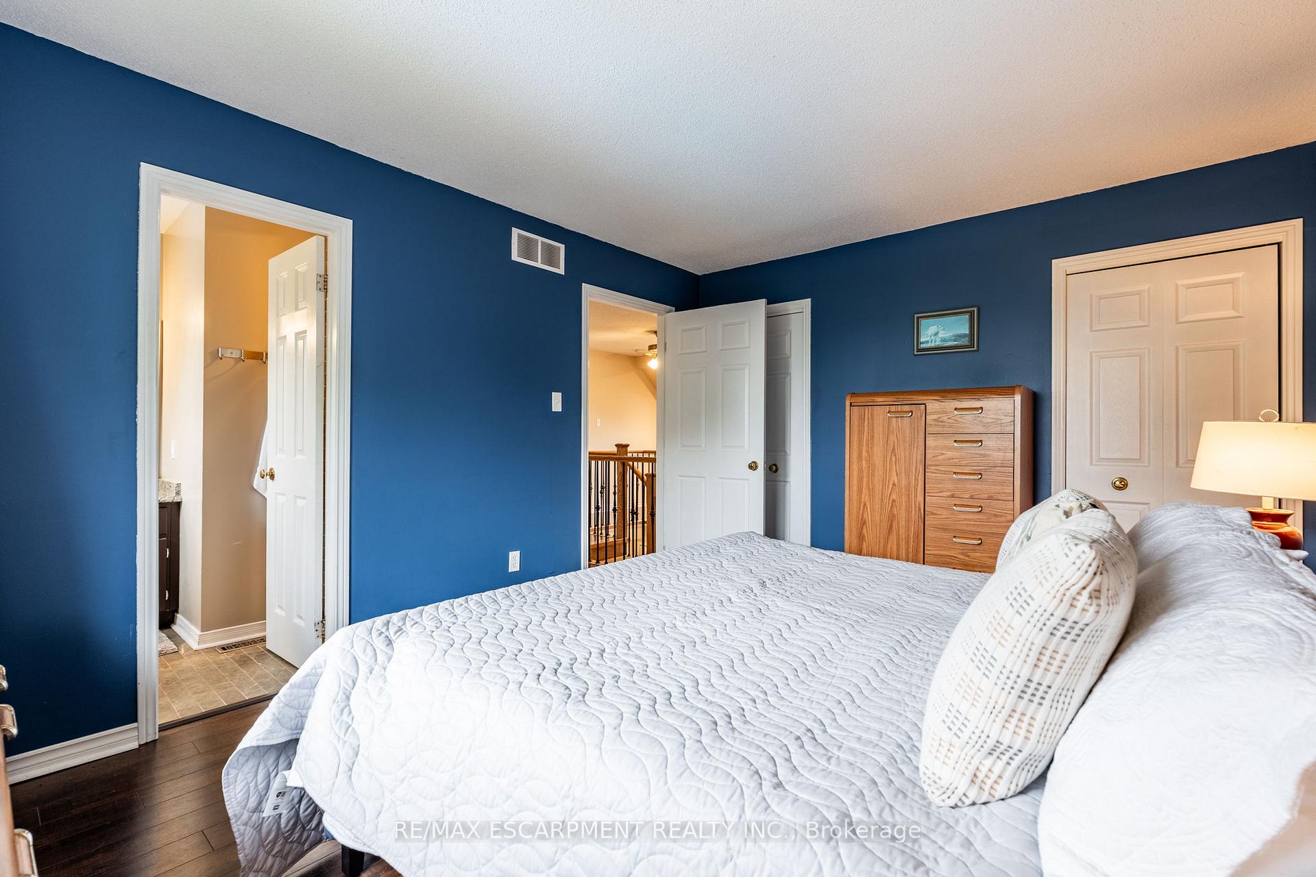 Photo 9 of 24 Vance Crescent, Hamilton, Waterdown — HOMEH
