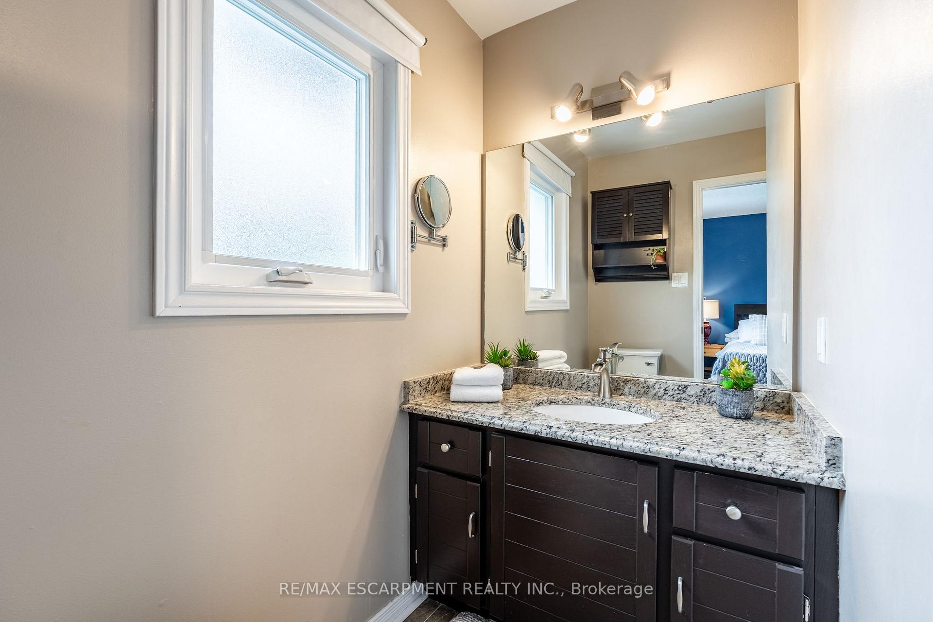 Photo 24 of 24 Vance Crescent, Hamilton, Waterdown — HOMEH