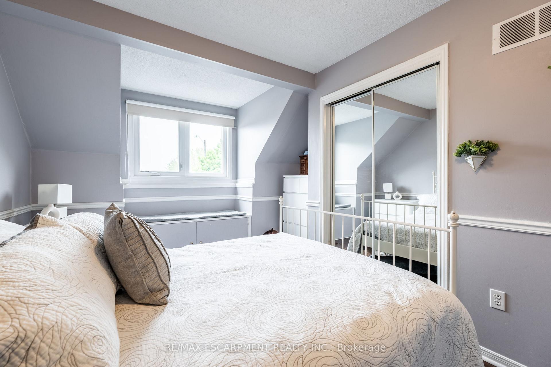 Photo 38 of 24 Vance Crescent, Hamilton, Waterdown — HOMEH