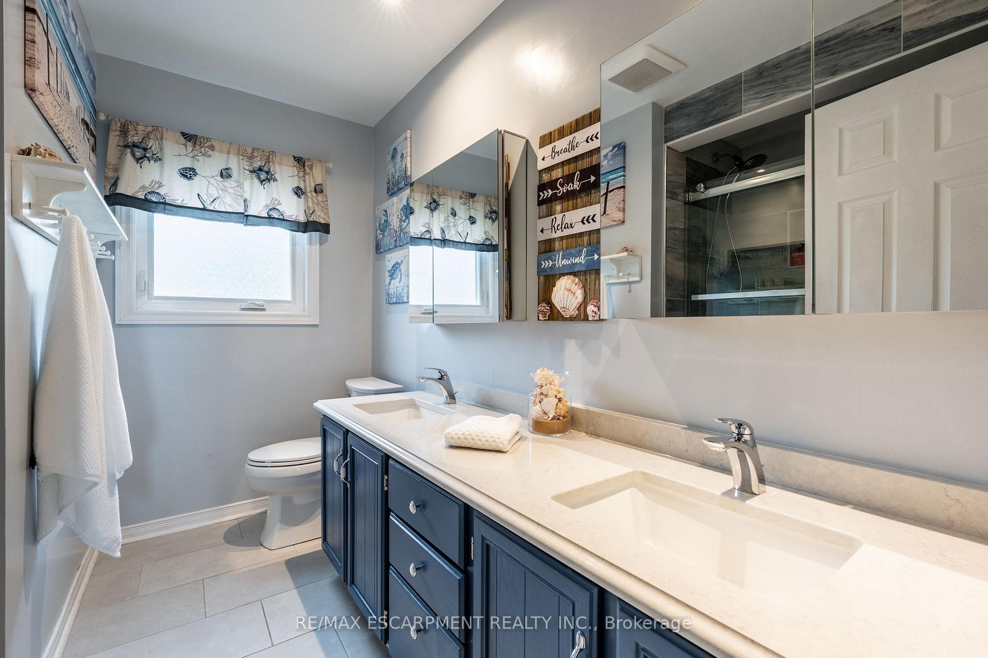 Photo 13 of 24 Vance Crescent, Hamilton, Waterdown — HOMEH