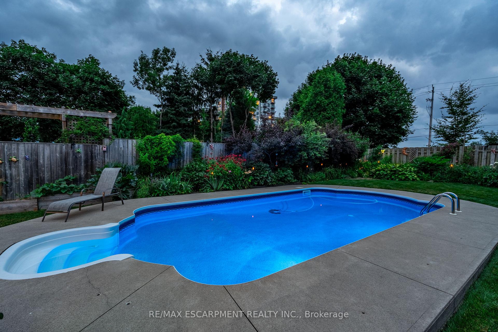 Photo 43 of 24 Vance Crescent, Hamilton, Waterdown — HOMEH