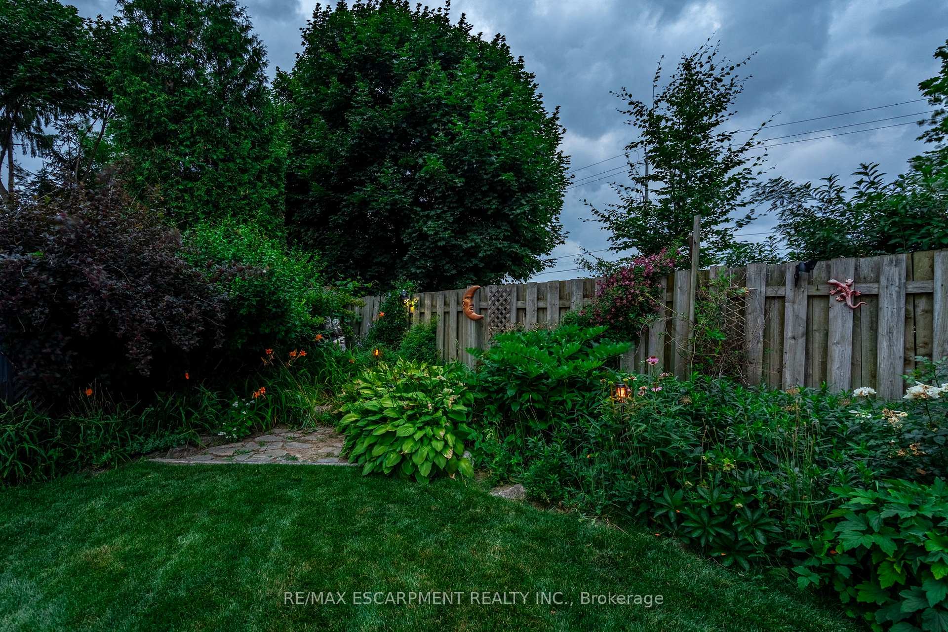 Photo 39 of 24 Vance Crescent, Hamilton, Waterdown — HOMEH