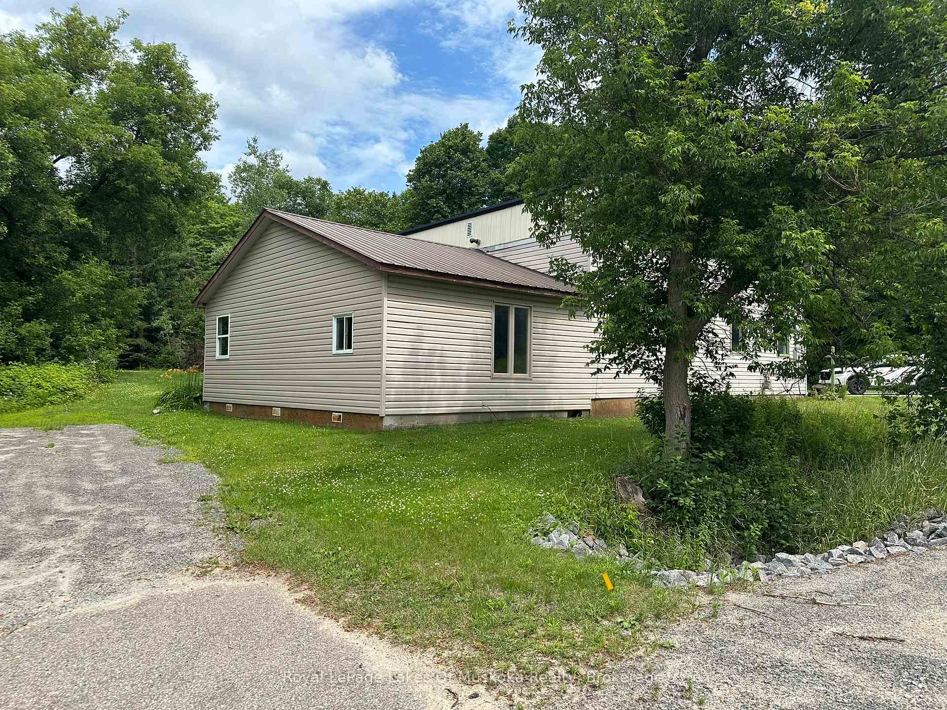 Photo 18 of 76 Ontario Street, Burk's Falls — HOMEH